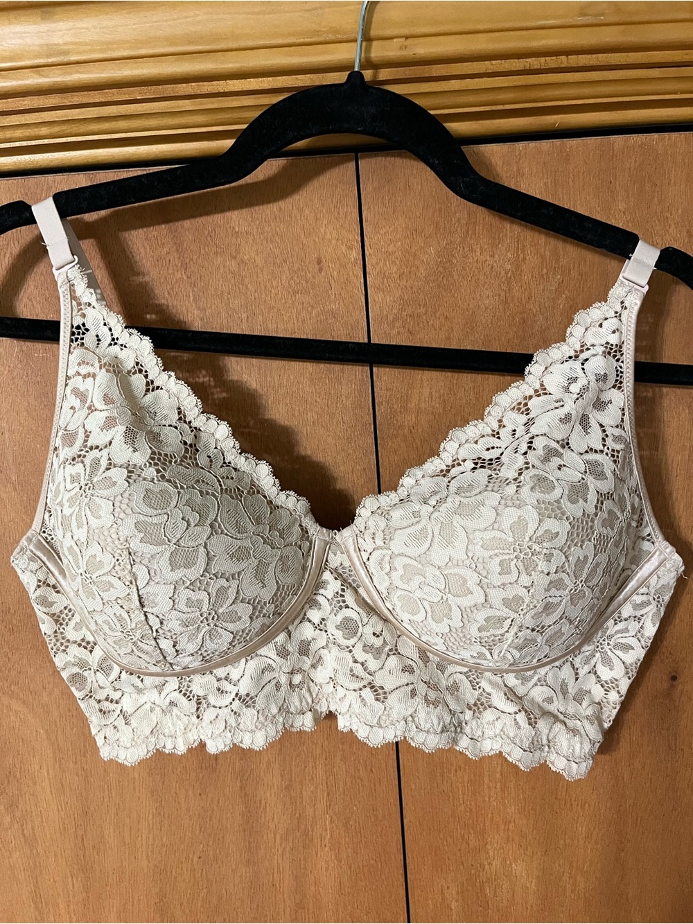 NWOT 38C Maidenform Lace Bralette - Cream